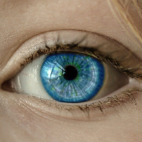 乱視用カラコンの選び方のコツを解説！